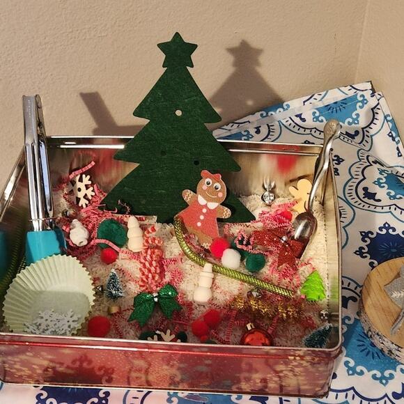 Christmas sensory bin handmade add ins Xmas tree gingerbread snowflake ornament - Picture 9 of 11